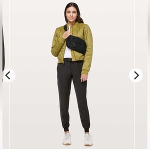 Lululemon on the fly jogger, size 6, black